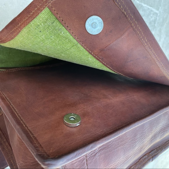 Handcrafted Artisan • Goat Leather Laptop/Book Messenger Bag - Picture 4 of 9